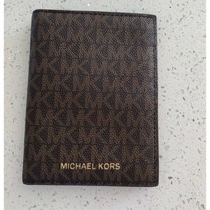 Michael kors passport holder